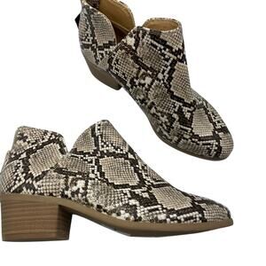 Express Beige Snake Embossed Ankle Boots Booties Womens 8 Fall Stacked Heel